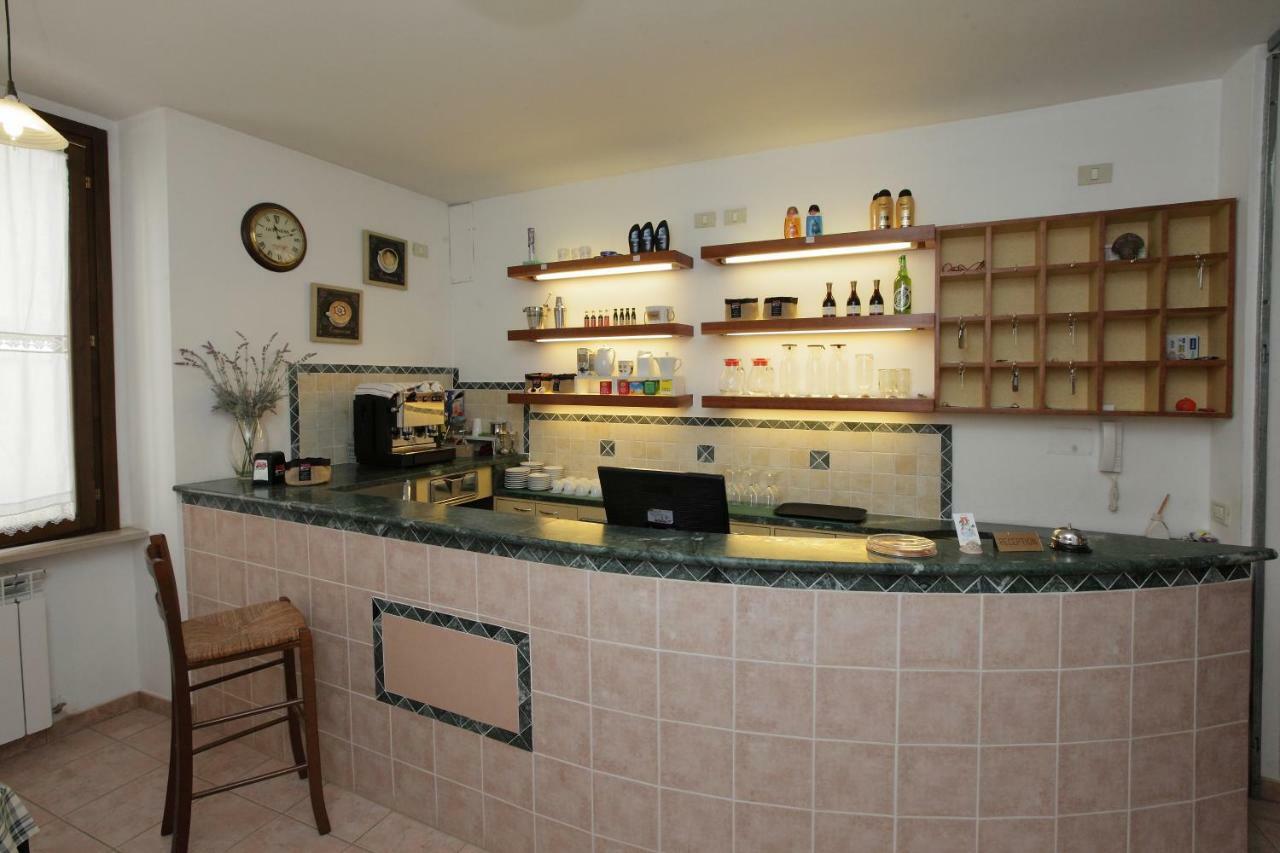 Il Cavallino Fossombrone Εξωτερικό φωτογραφία